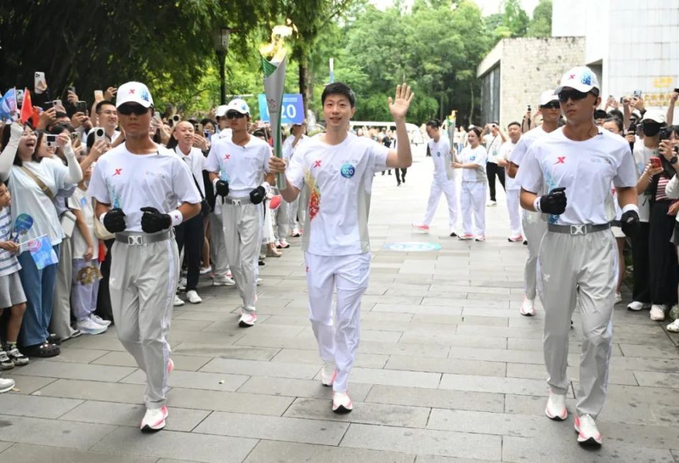 和他一起打