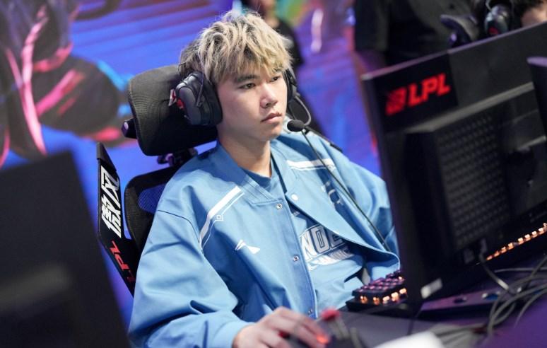 er和教练, 后面还有三, stron