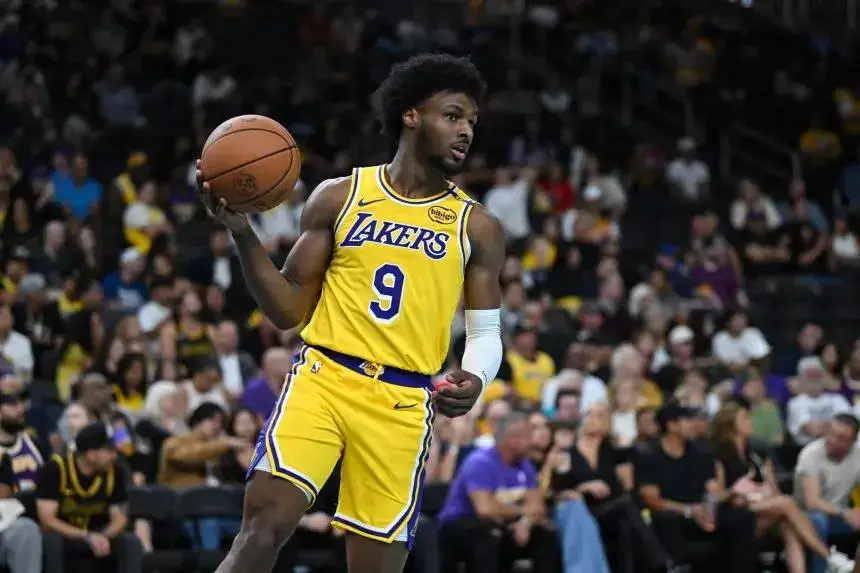 勒布朗詹姆, 少球迷媒体, 年休赛季的