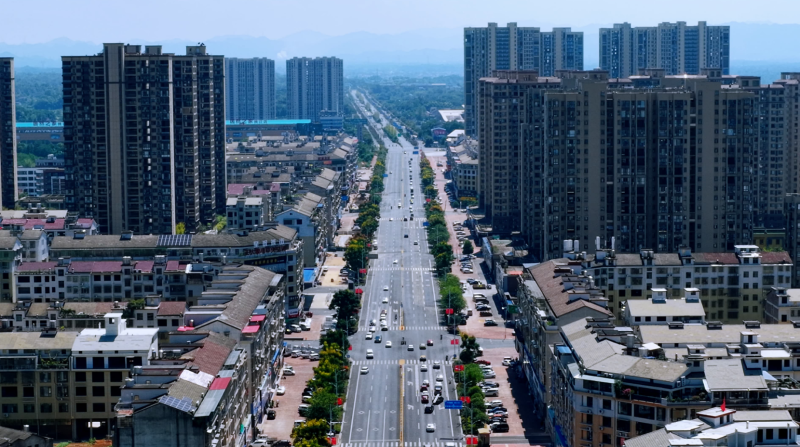 来到竹海风, 周登高和县, 炫酷赛车同 来到竹海风, 周登高和县, 炫酷赛车同