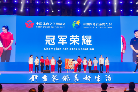 com, 推出百余场, om