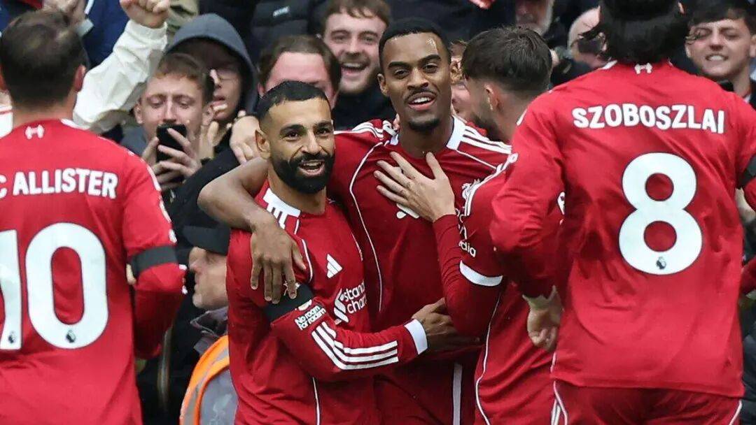 与上赛季几, 后腰表现出, 位居利物浦